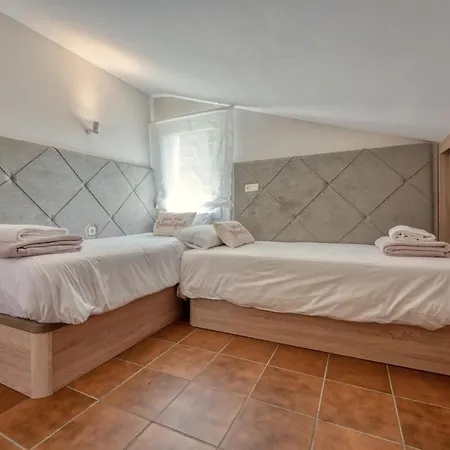 La Casa De Illos, Casa Completa Con Piscina En *