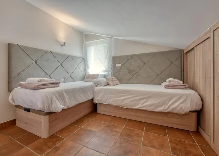 La Casa De Illos, Casa Completa Con Piscina En *